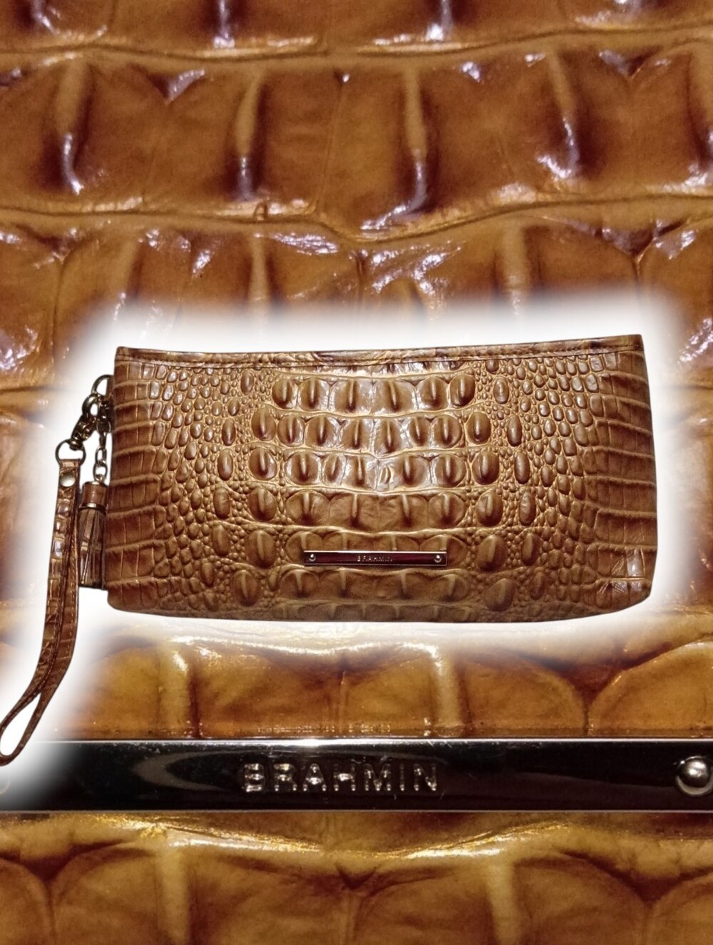 NWOT | BRAHMIN® | Kayla Croc-Embossed Leather Wristlet | Driftwood Melbourne